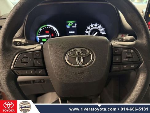 Used 2023 Toyota Sienna LE FWD image 20