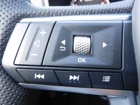 New 2025 Mitsubishi Outlander SE image 9