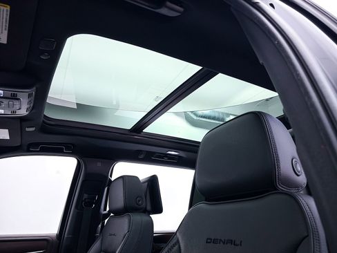 Used 2021 GMC Yukon XL Denali w/ Denali Ultimate Package RWD image 3