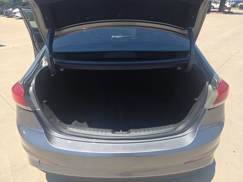 Used 2018 Hyundai Elantra SE FWD image 37