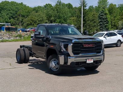 New 2026 GMC Sierra 3500 Pro w/ Convenience Package