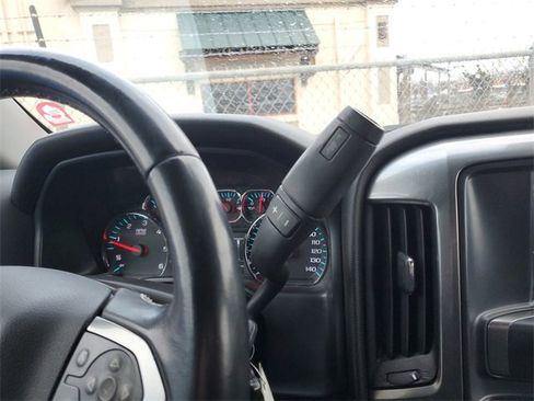 Used 2018 Chevrolet Silverado 1500 LT w/ LT Eassist Package image 15