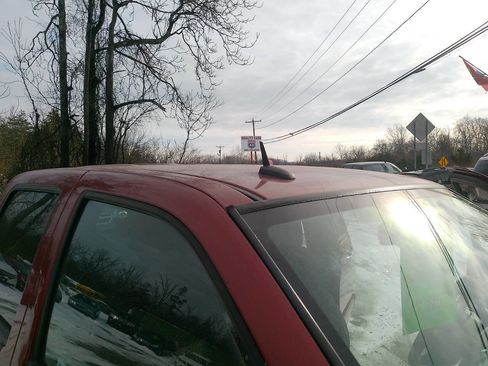 Used 2011 GMC Canyon SLE image 28