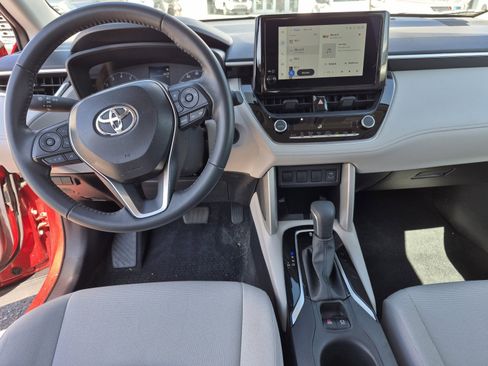Used 2025 Toyota Corolla Cross LE w/ Moonroof Package image 18