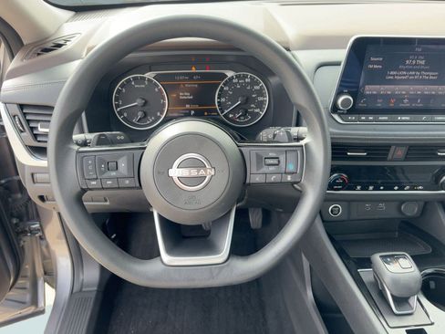 Used 2023 Nissan Rogue SV image 22