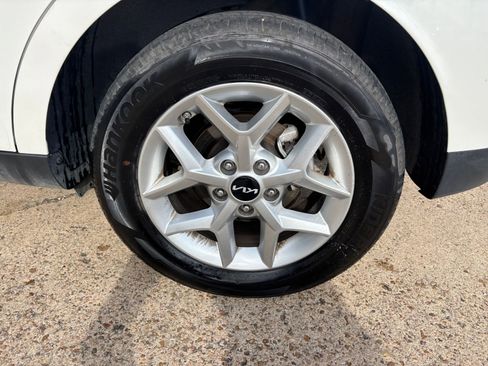 Used 2025 Kia Soul LX w/ LX Technology Package FWD image 28
