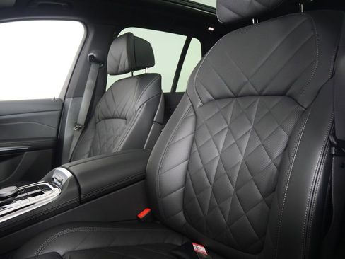 Used 2026 BMW X5 xDrive40i w/ M Sport Package image 11