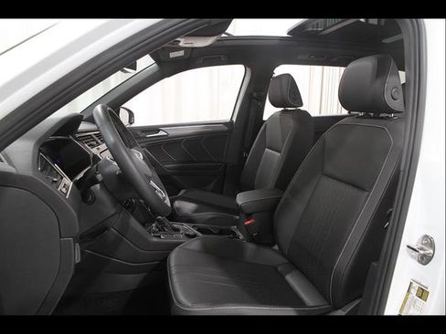 Certified 2023 Volkswagen Tiguan SE R-Line AWD/4WD image 5