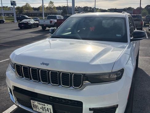Used 2023 Jeep Grand Cherokee L Limited image 2