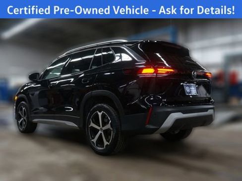 Certified 2025 Volkswagen Tiguan SE w/ Panoramic Sunroof Package image 5