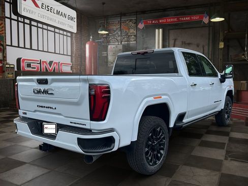 New 2026 GMC Sierra 2500 Denali Ultimate w/ LPO, Black Badging Package AWD/4WD image 3