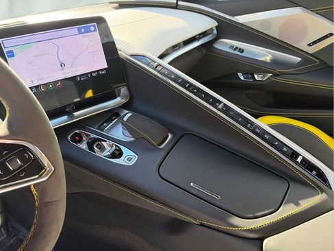 Used 2022 Chevrolet Corvette Stingray Premium Cpe w/ Z51 Performance Package image 17