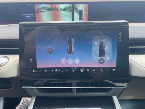 Used 2024 Lincoln Nautilus Reserve w/ Equipment Group 203A AWD/4WD image 14