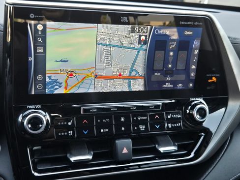 Used 2022 Toyota Highlander Limited AWD/4WD image 14