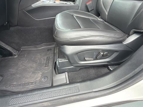 Used 2024 Ford Explorer XLT w/ Equipment Group 202A image 12