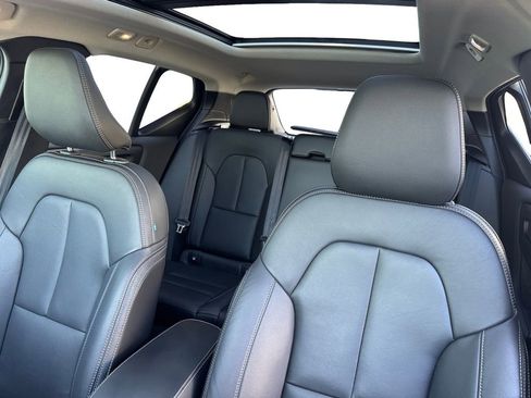 Certified 2025 Volvo XC40 B5 Plus image 21