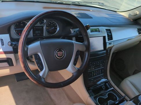 Used 2014 Cadillac Escalade Premium AWD/4WD image 10