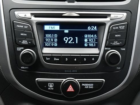 Used 2015 Hyundai Accent GLS FWD image 18