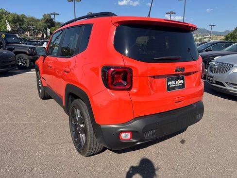 Used 2021 Jeep Renegade Latitude w/ Sun & Sound Group FWD image 9