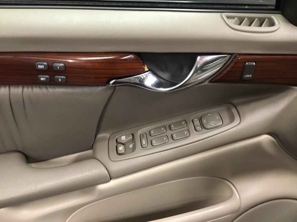 Used 2000 Cadillac De Ville DHS w/ Safety/Security Pkg FWD image 74