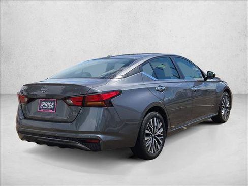 Used 2025 Nissan Altima 2.5 SV FWD image 5