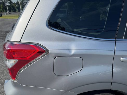 Used 2016 Subaru Forester 2.5i Limited AWD/4WD image 9