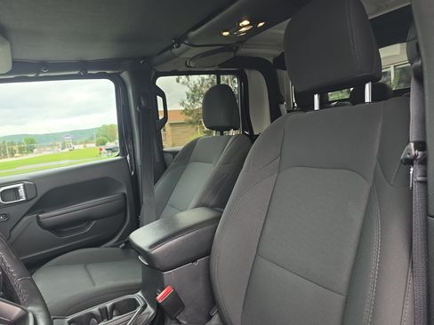 Used 2023 Jeep Gladiator Sport AWD/4WD image 13