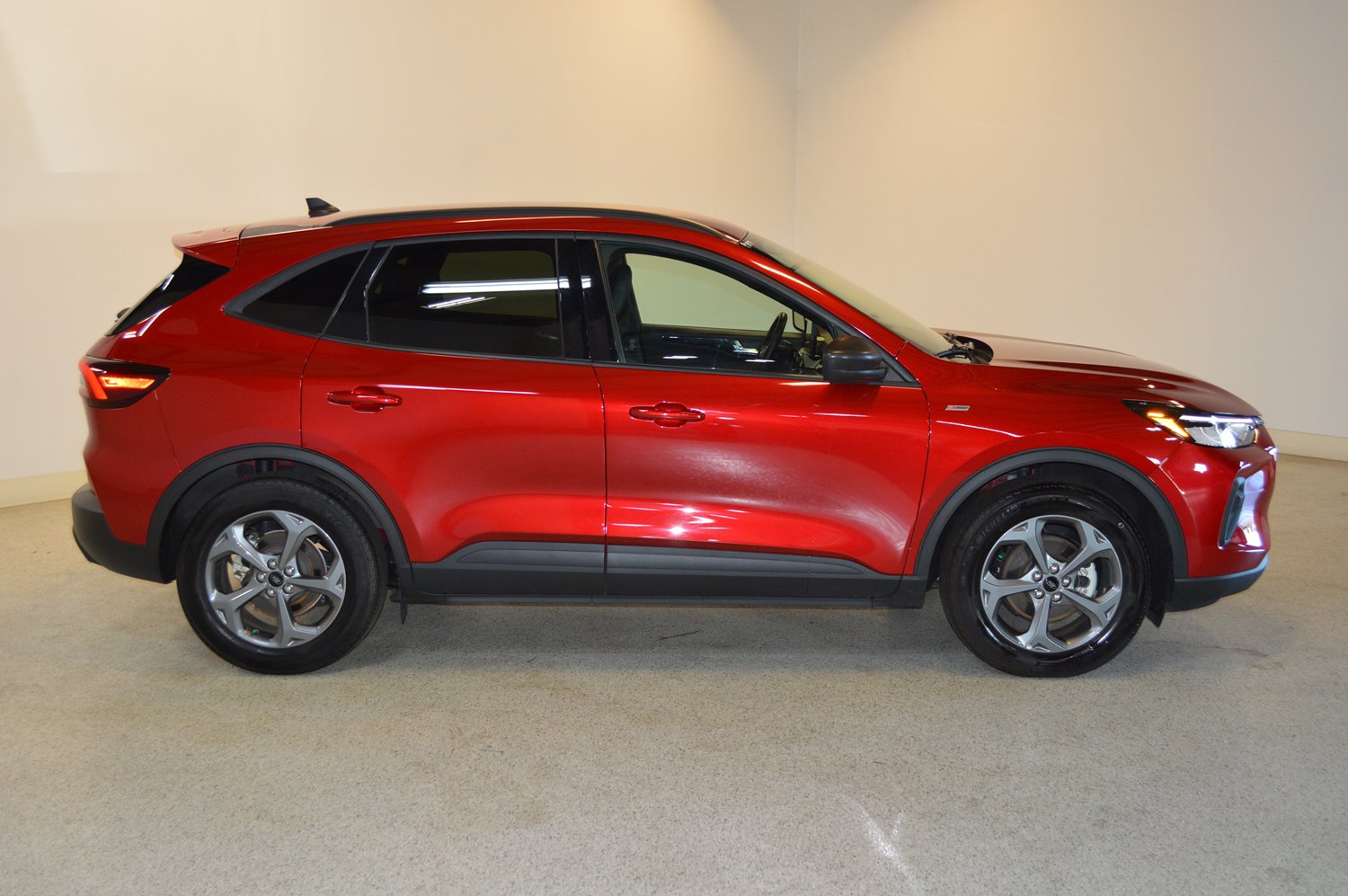 Used 2026 Ford Escape ST-Line FWD image 2