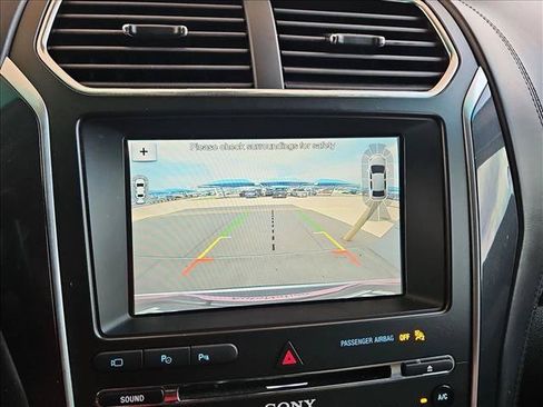 Used 2018 Ford Explorer Platinum AWD/4WD image 14