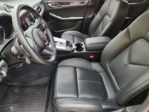 Used 2025 Porsche Macan AWD/4WD image 13