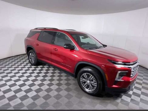 New 2026 Chevrolet Traverse LT w/ Driver Confidence Package AWD/4WD image 3