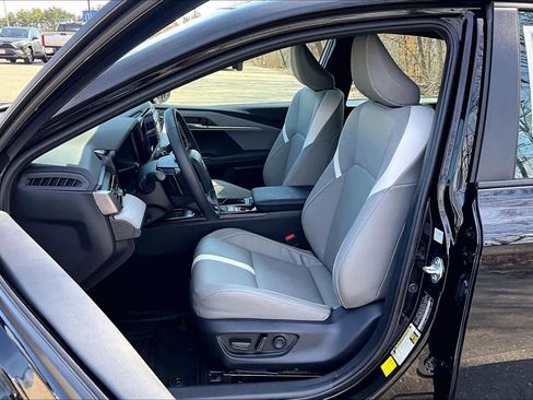 Used 2026 Toyota Camry SE w/ Convenience Package image 9