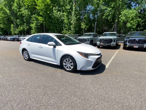 Used 2024 Toyota Corolla LE FWD image 5