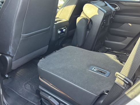 Used 2023 GMC Yukon AT4 w/ Technology Package image 11