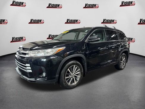 Used 2018 Toyota Highlander XLE image 1