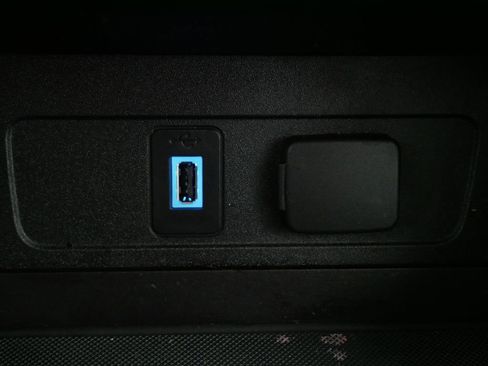 Used 2017 Ford Escape SE w/ SE Leather Comfort Package image 31