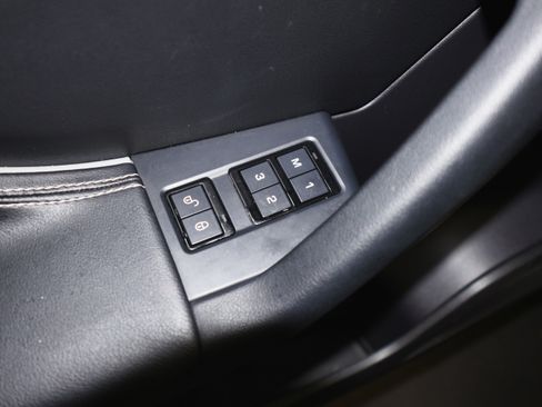 Used 2020 Jaguar F-PACE SVR image 28