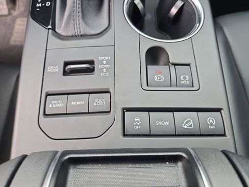 Used 2021 Toyota Highlander XLE image 23