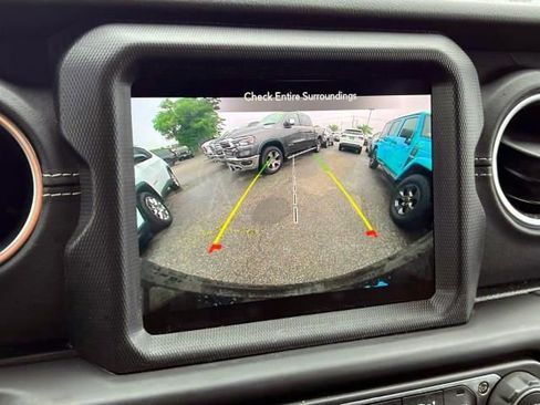 Certified 2022 Jeep Wrangler Unlimited Sahara w/ Cold Weather Group image 31