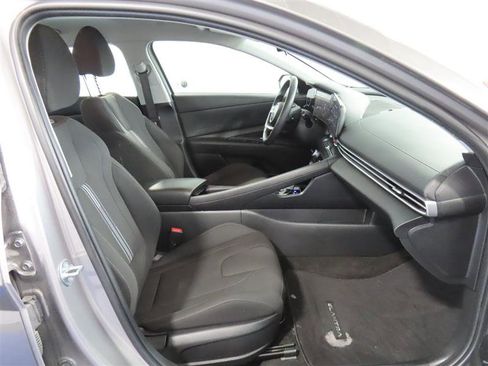 Used 2023 Hyundai Elantra SEL w/ Convenience Package FWD image 29
