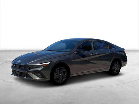 New 2026 Hyundai Elantra SEL Sport Premium FWD image 2