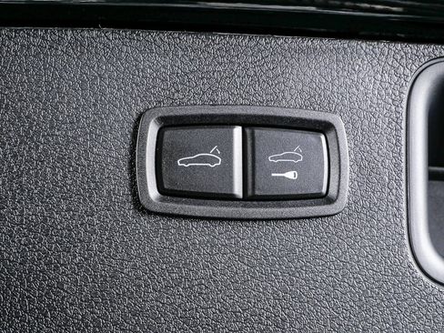 New 2026 Porsche Macan Turbo image 35