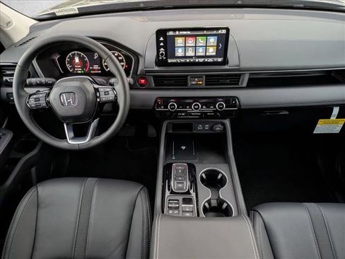 New 2025 Honda Pilot Touring image 15