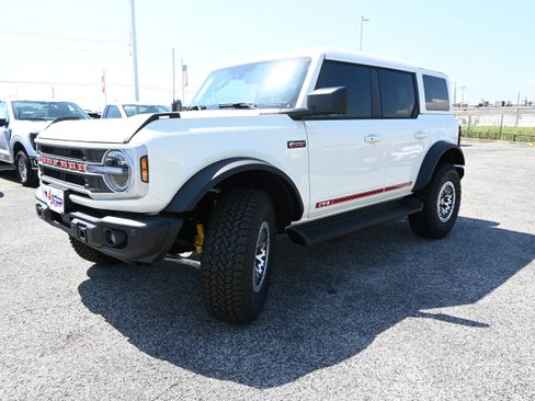 New 2026 Ford Bronco Outer Banks w/ Sasquatch Package AWD/4WD image 8