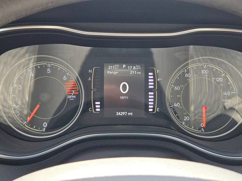 Used 2020 Jeep Cherokee Latitude FWD image 11