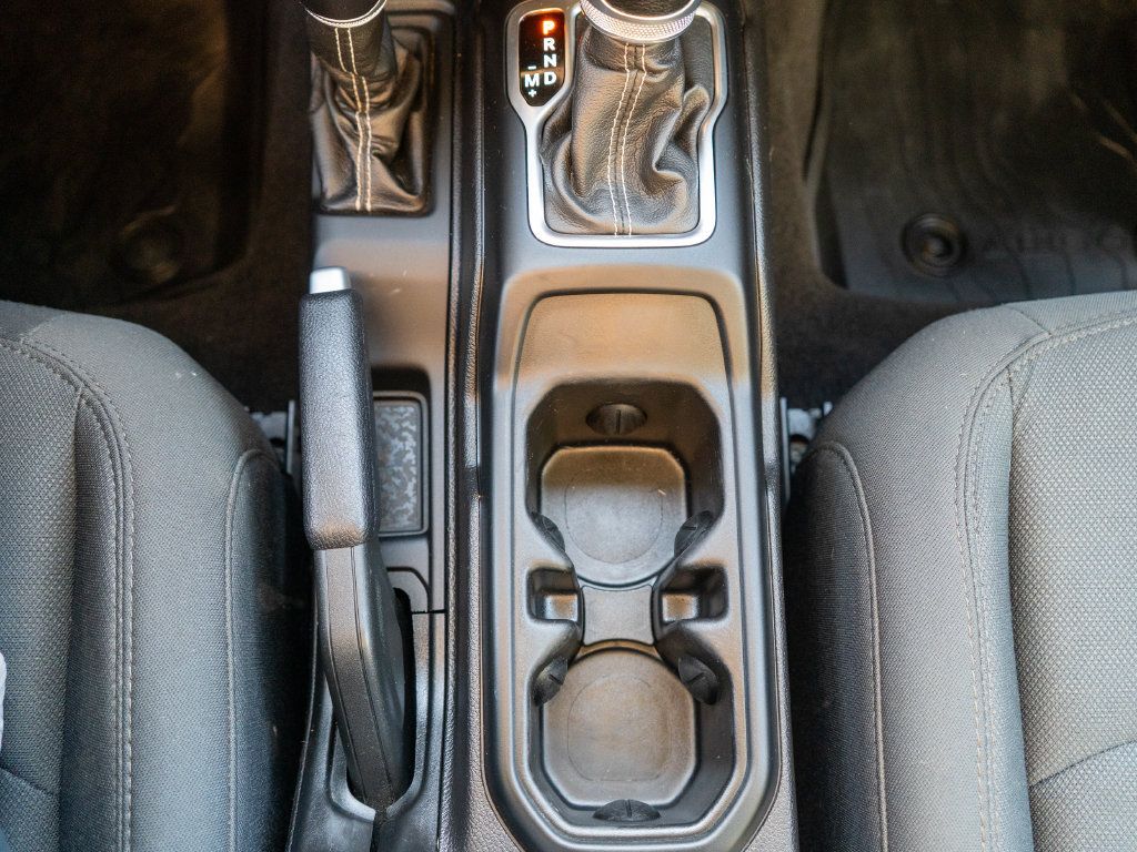 Used 2018 Jeep Wrangler Unlimited Sahara AWD/4WD image 28