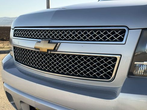 Used 2013 Chevrolet Suburban LTZ image 15