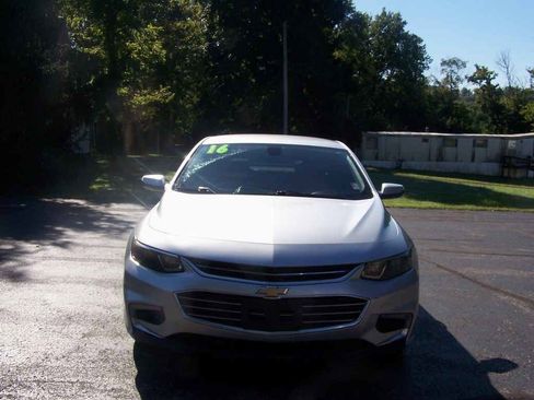 Used 2016 Chevrolet Malibu LT image 2