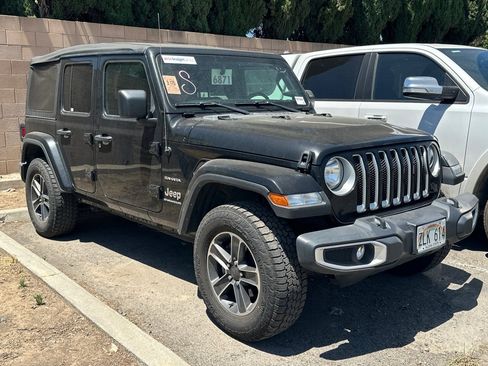 Used 2023 Jeep Wrangler Unlimited Sahara w/ Cold Weather Group AWD/4WD image 4