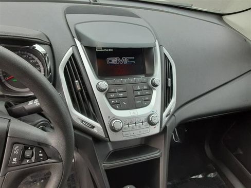 Used 2017 GMC Terrain SLE image 33